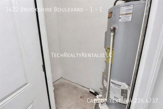 Building Photo - 3422 Brookshire Blvd