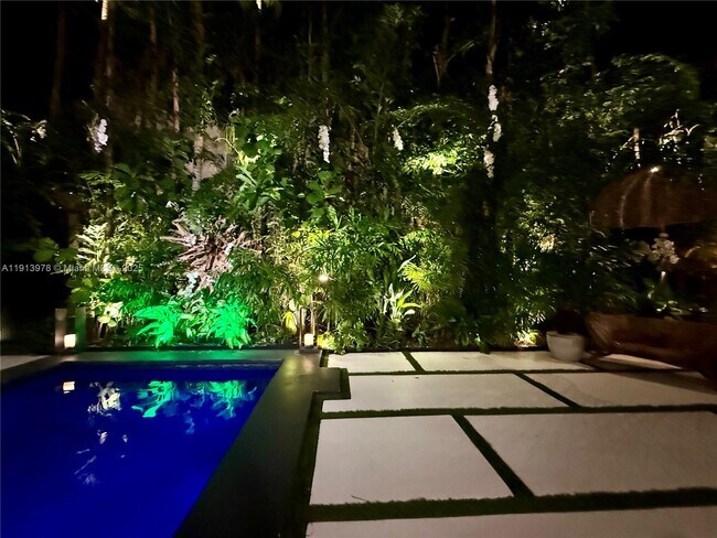 Building Photo - 3554 W Glencoe St