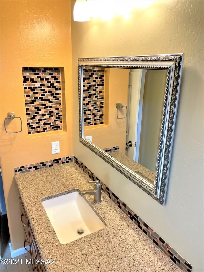 Building Photo - 5579 W Dove Loft Dr
