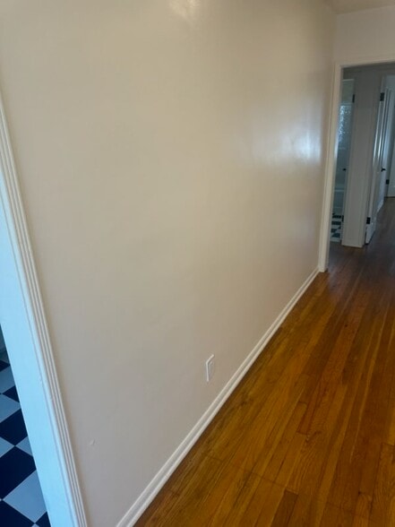 Building Photo - 1814 N Hollywood Way