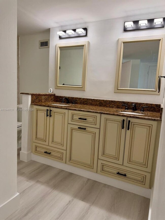 Building Photo - 3725 S Ocean Dr