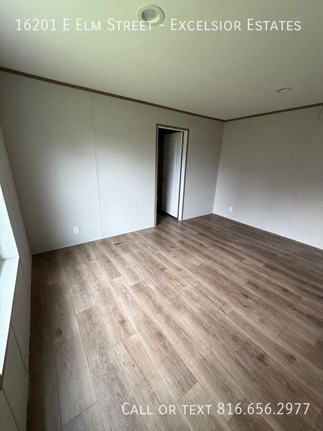 Building Photo - 16201 Elm St