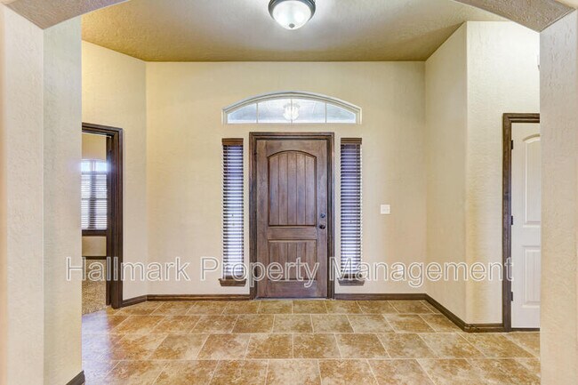 Building Photo - 508 Whispering Oaks Blvd