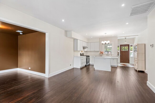 Building Photo - 603 Crockett St