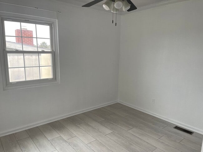 Building Photo - 4 Bed, 2 Bath House, Newer Kitchen plus 1 Bonus Room/Office in La Mesa!