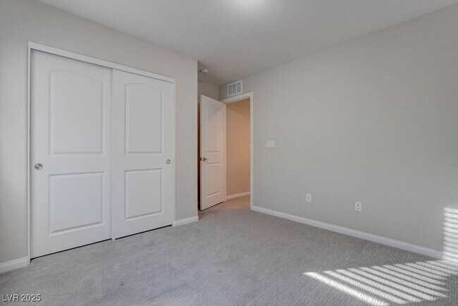 Building Photo - 12847 Slipknot St