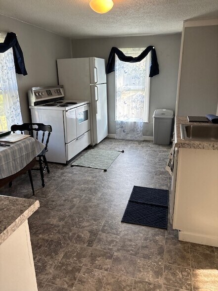 Building Photo - 303 Cobban St