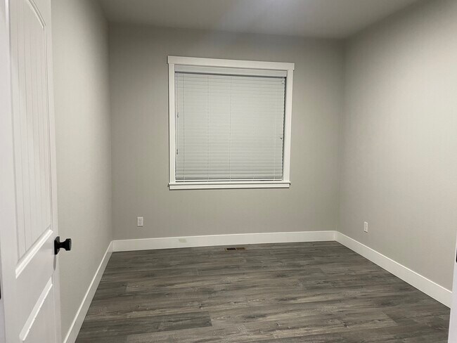 Building Photo - 22405 SW Frst Crk Wy