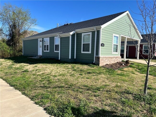 Building Photo - 590 N Cresswell Dr