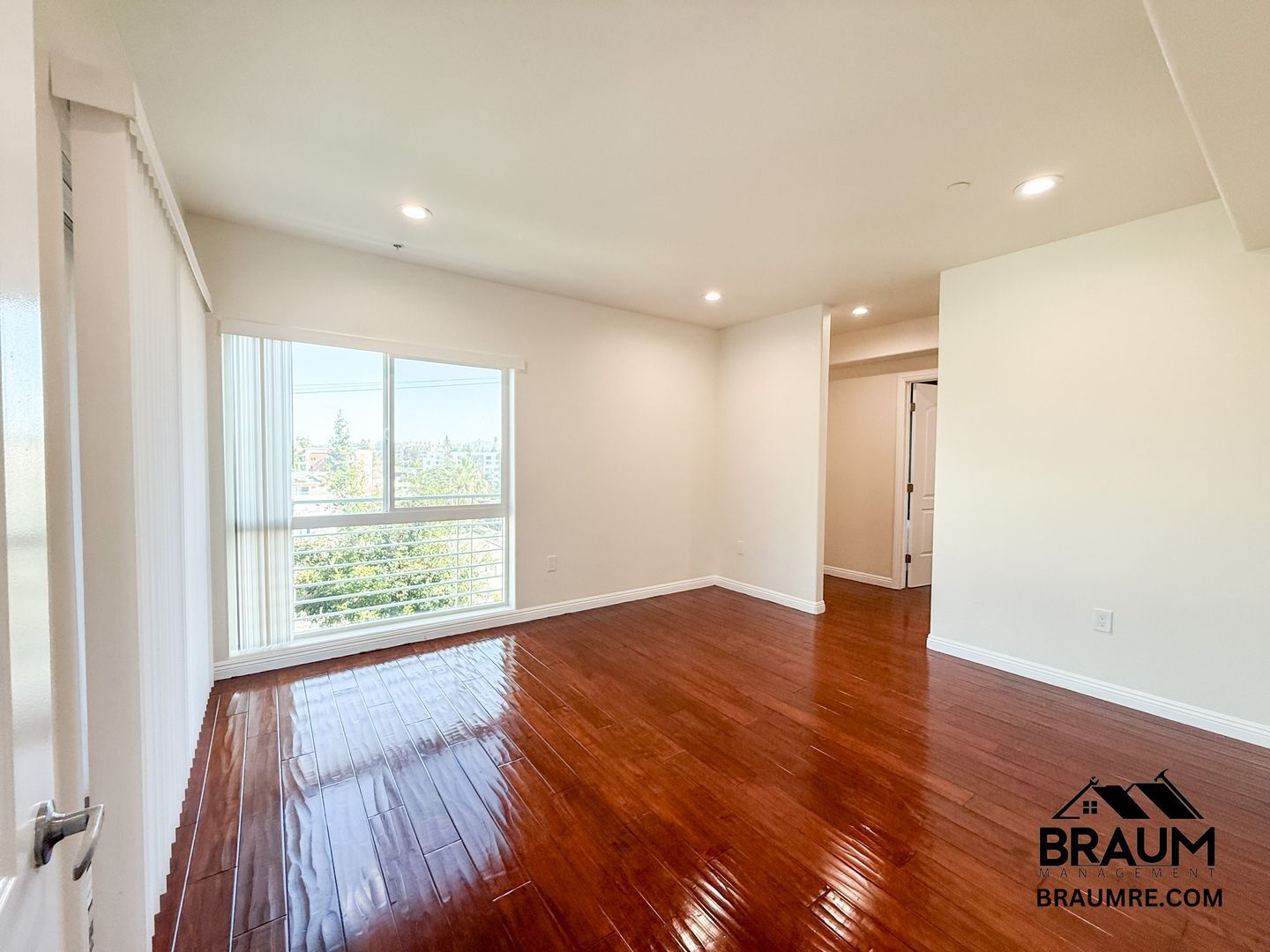 Building Photo - 332 S Virgil Ave