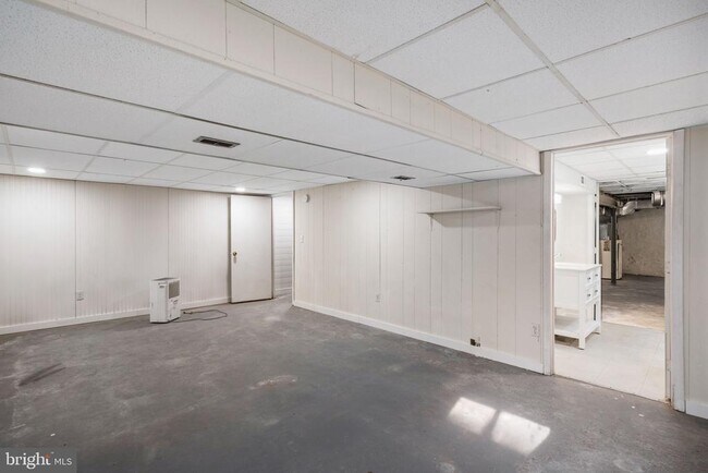Building Photo - 310 Pine Tree Rd