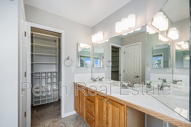 Building Photo - 14020 W Amherst Ave