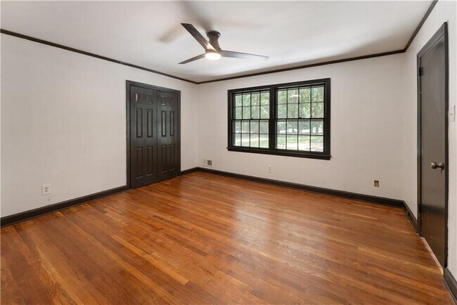 Building Photo - 3757 Peachtree Dunwoody Rd