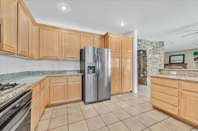 Building Photo - 881 Brunellos Ave