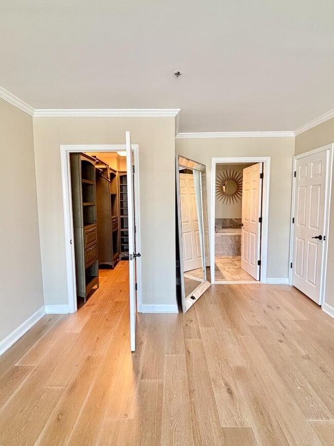 Building Photo - 100 Harborview Dr