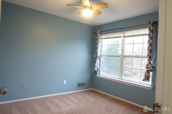 Building Photo - 160 Vasser Dr