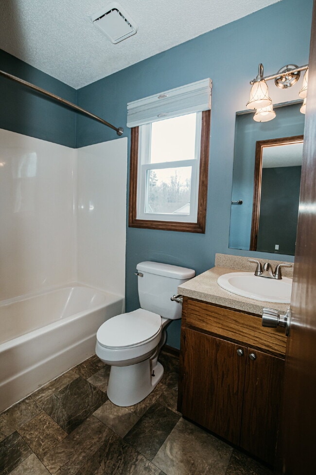 Building Photo - Move-In Ready! 3-Bed Home with Spacious Backyard