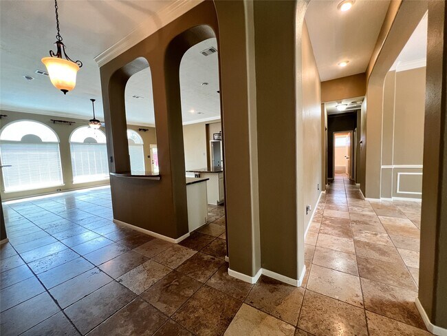 Building Photo - 2215 Dorman Ct