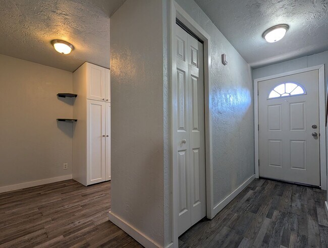 Building Photo - 1044 Q St