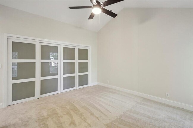 Building Photo - 545 Woodman Pl