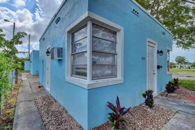 Building Photo - 3000 Broadway Ave