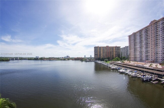 Building Photo - 17150 N Bay Rd