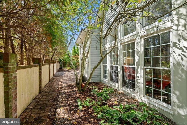 Building Photo - 9 Cromwell Ct