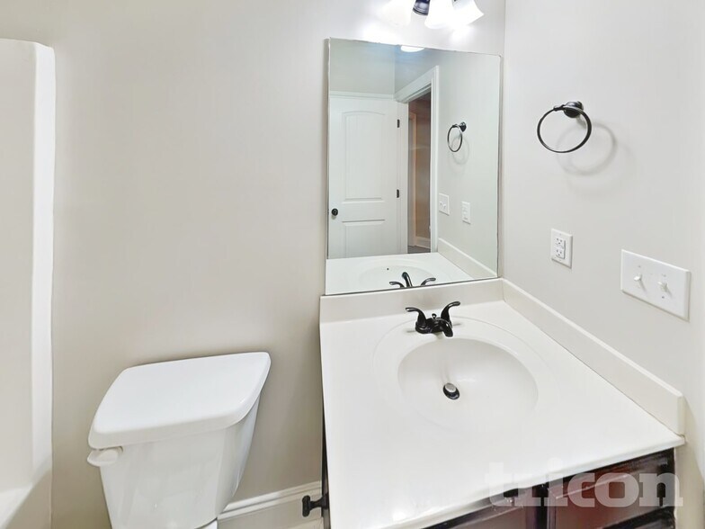 Building Photo - 544 Georgia Cir