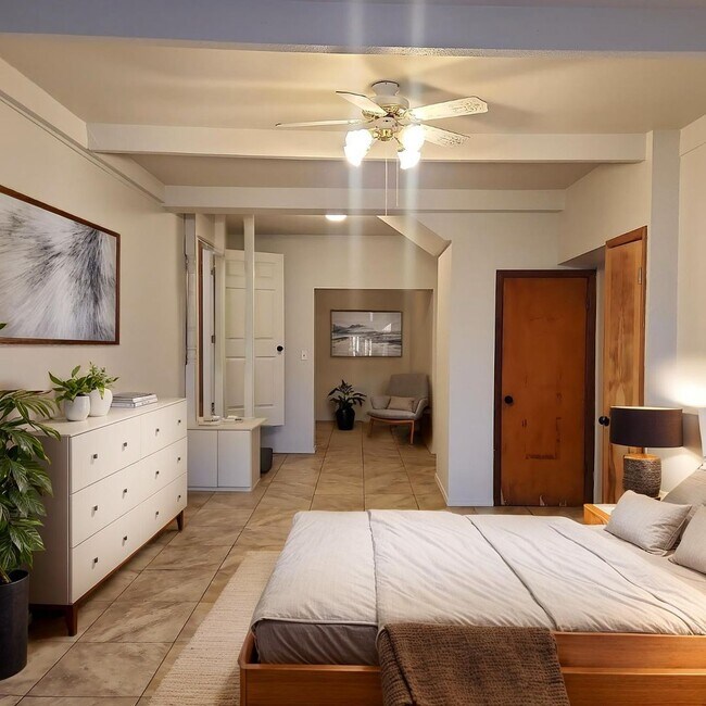 Building Photo - 911 W Leola St