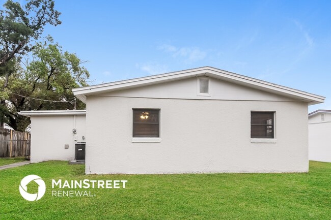 Building Photo - 6808 Ravenna Ave
