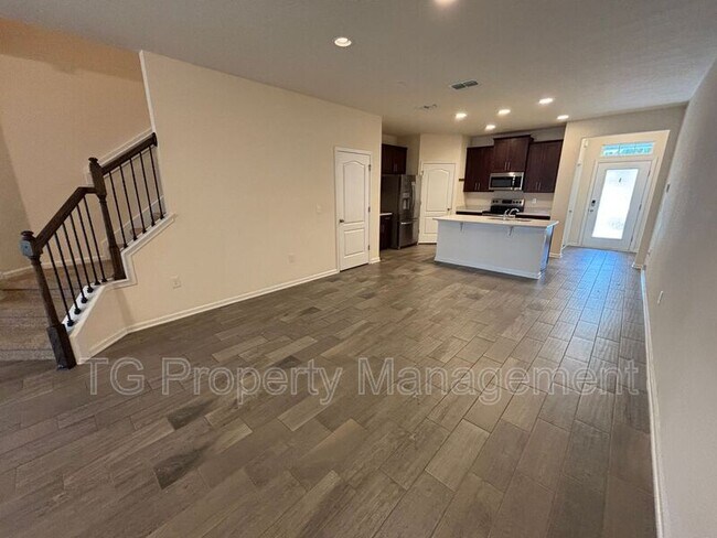 Building Photo - 24 Bush Pl