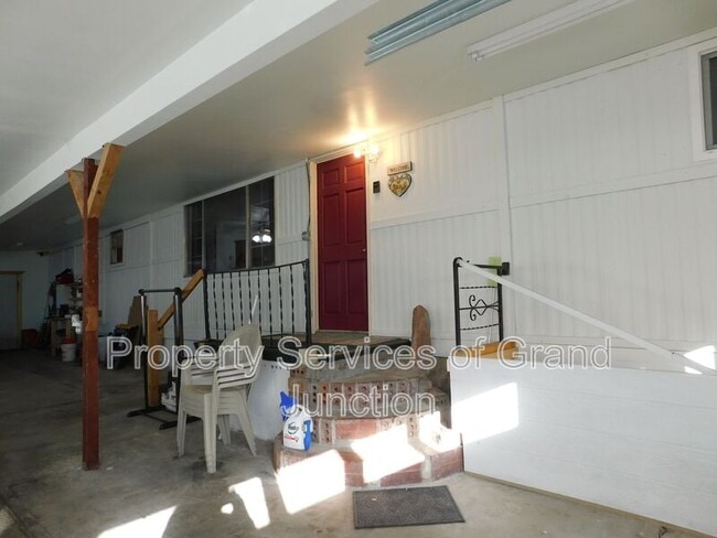 Building Photo - 2954 1/2 Cedar Place