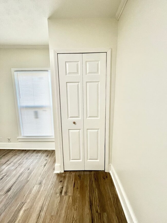 Building Photo - Nice Family Home in the 40215 Area