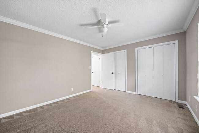 Building Photo - 405 Cook Dr