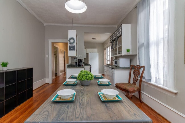 Building Photo - 737 3rd Ave