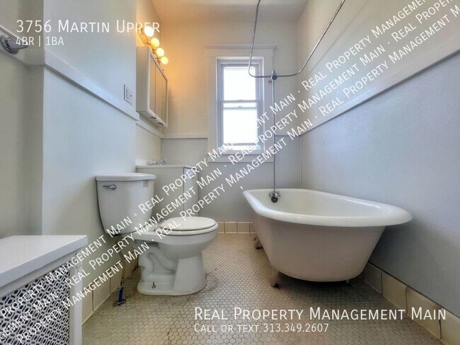 Building Photo - 3756 Martin St