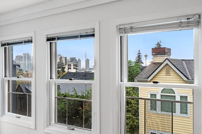 Building Photo - Large Capitol Hill House- Prime Location