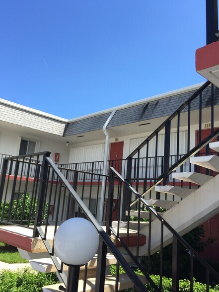 Front Entry Steps to 209 - 2960 Lake Osborne Dr