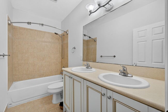 Building Photo - 513 Talia Cir