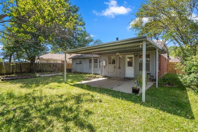 Building Photo - 5211 Roserock Ln