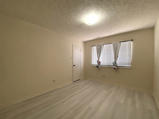 Building Photo - 9515 Hendon Ln