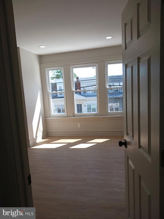 Building Photo - 265 W Fisher Ave