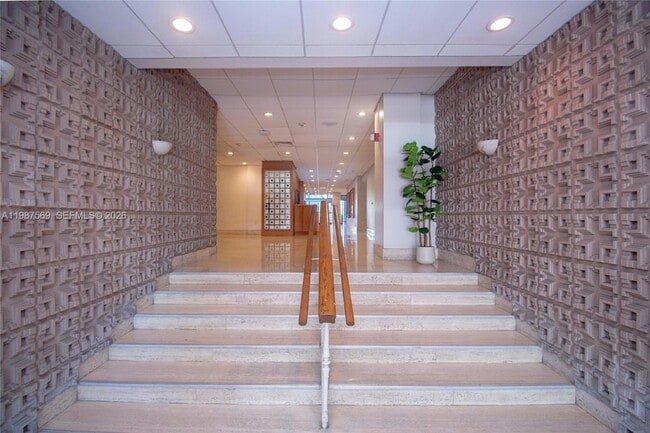 Building Photo - 2899 Collins Ave