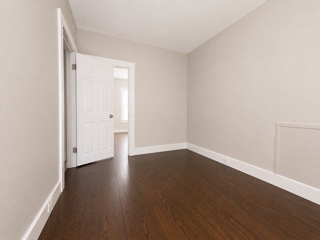 Building Photo - 614 N Streeper St