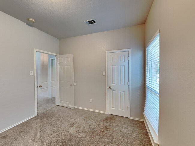 Building Photo - Cozy Home in Summer Creek Ranch! This is a...