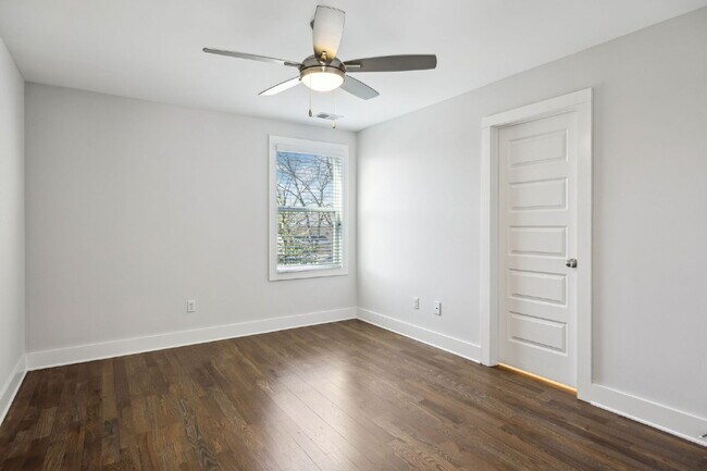 Building Photo - Grandeur in Germantown!