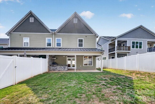 Building Photo - 5201 Valley Stream Rd