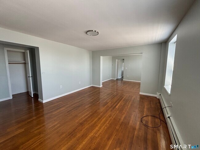 Building Photo - 213 Golden Hill St