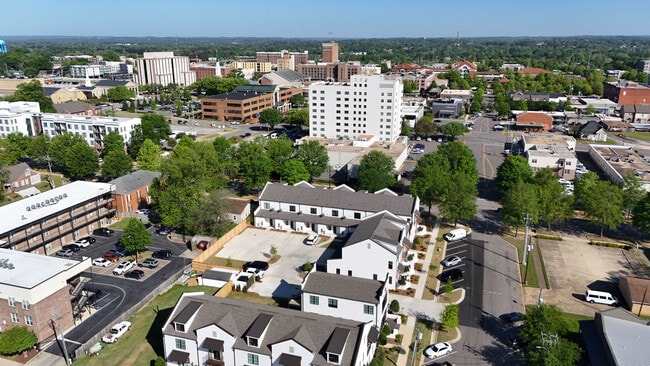 Building Photo - 2211 Paul W Bryant Dr
