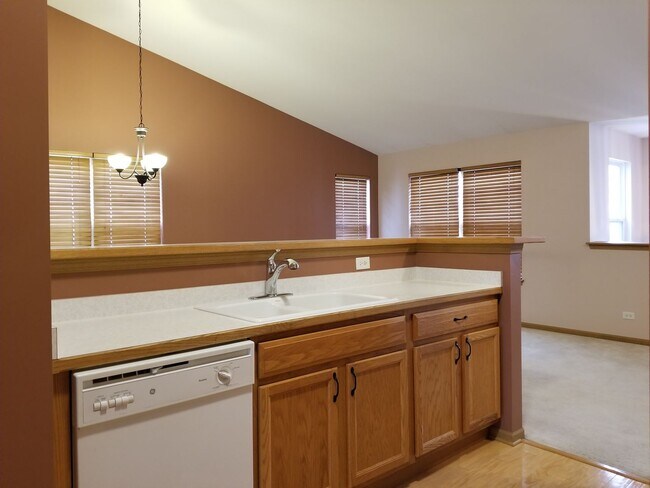 Building Photo - North Naperville Two Bedroom